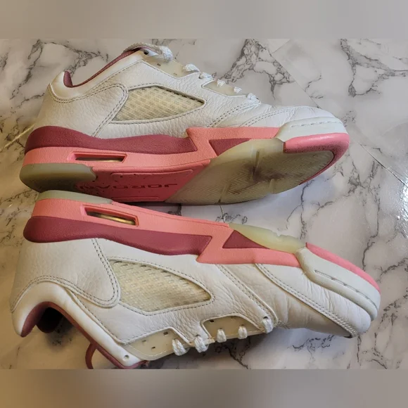 JORDANS.. youth, pink and white.. - Picture 3 of 6